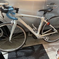 Giant Avail Carbon Frame Road Bike Shimano 105 Equipment 