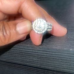 Beautiful Diamond Ring With Wedding Band 