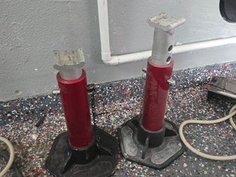 Locking jack stands