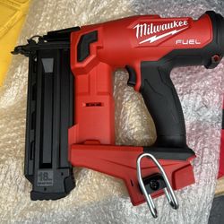 USED Milwaukee M18 FUEL 18-Volt Lithium-lon Brushless Cordless Gen I| 18-Gauge Brad Nailer (Tool-Only)