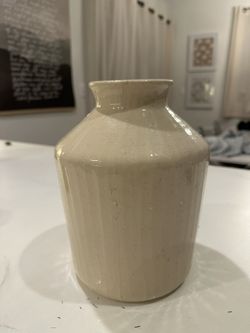 Magnolia vase
