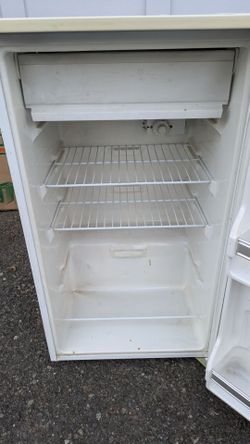 Small, bar or dorm size GE refrigerator