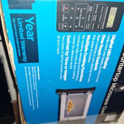 New 0.7 Cubic. Ft Kenmore Microwave 