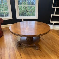 Beautiful Solid Wood Round Coffee Table – Excellent Condition