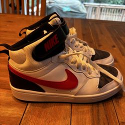 Kids Nike size 5.5