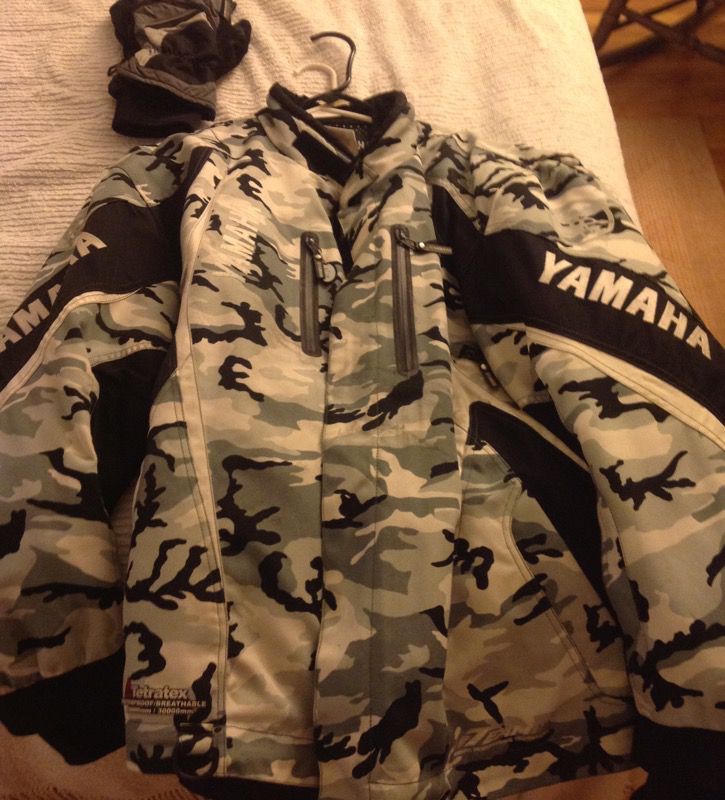 Men's 3xl Yamaha snowmobile jacket and gloves