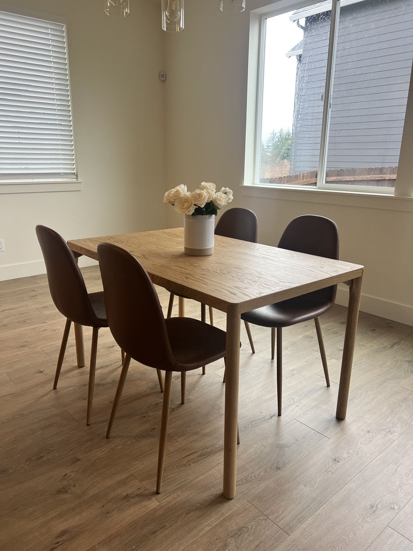 Dining Table & Chairs 