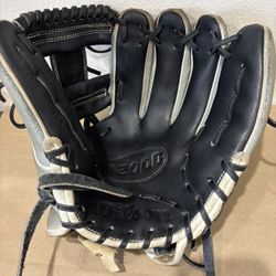 A2000 Wilson Baseball Glove 11.5in