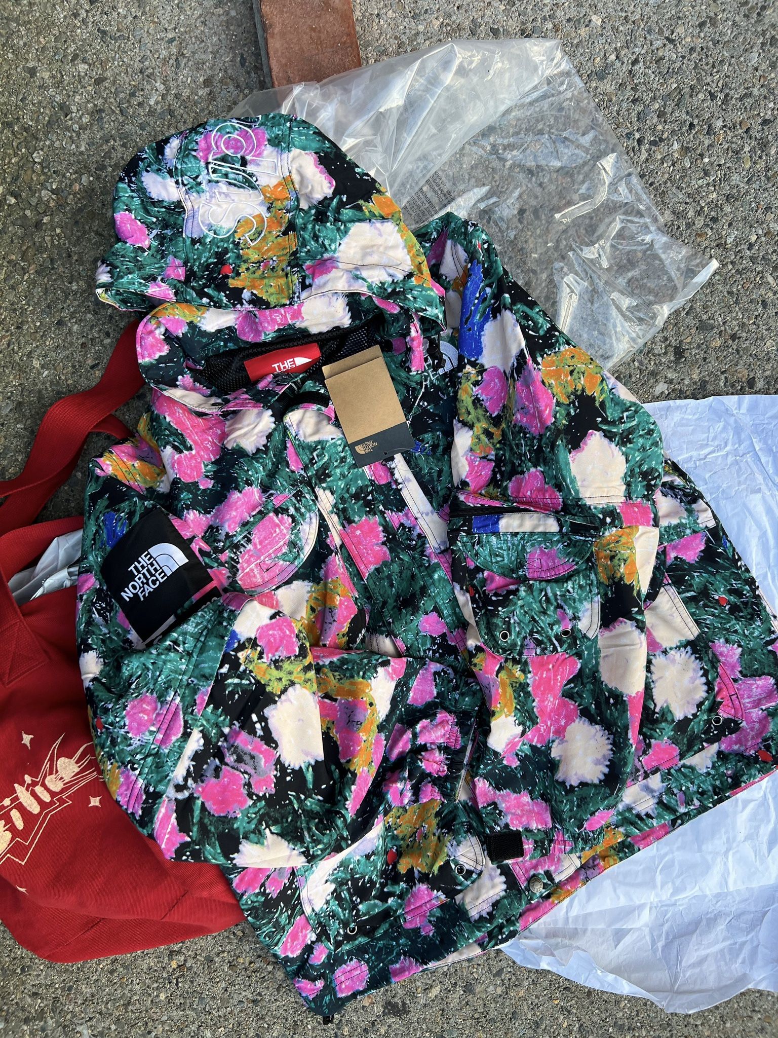 SUPREME THE NORTH FACE FLORAL JACKET