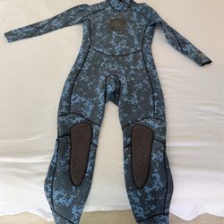 Body glove 3mm XL wetsuit. NEVER WORN !!