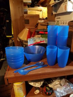 Blue plastic salads bowls and cups for sale