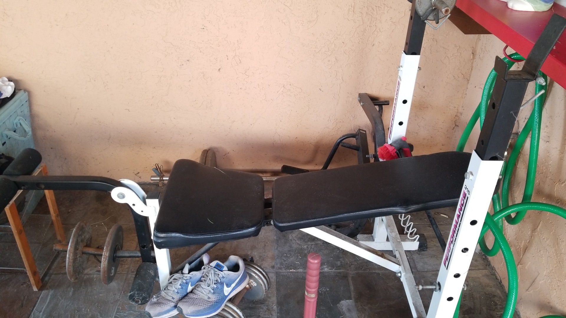 Bench press w/bar and weights