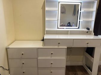 Vanity Desk With Mirror And Drawers