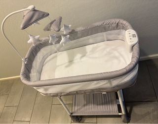 Simmons Baby Rocking Bassinet