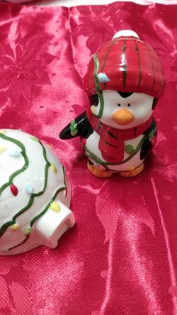 Xmas ornament set salt and pepper shakers