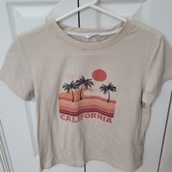 Romwe California Tee Size Medium 