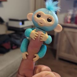 Blue Fingerlings Amelia Monkey Interactive Pet Animal Figure Toy