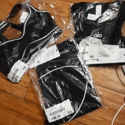 ALO YOGA LEGGINGS AND SPORTS BRA AND TANK TOP BRAND NEW SIZE XS $150 