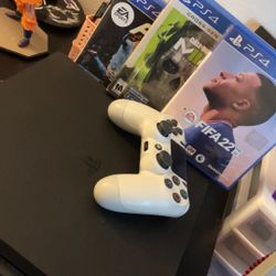 PS4 Slim 