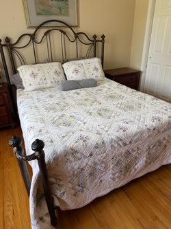 Vintage-Style Queen Wrought Iron Bed Frame – Antiqued Bronze