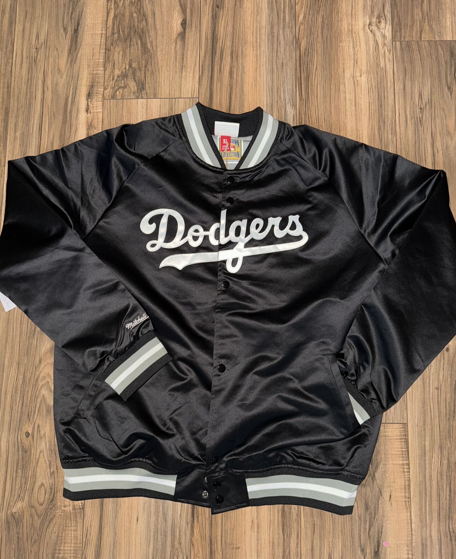 New men’s size large & XL Mitchell & ness LA Dodgers satin jacket