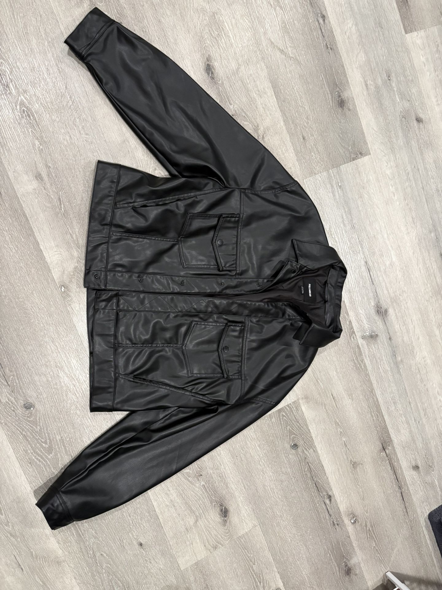 Pull&Bear Men’s Crop Boxy Faux Leather Jacket – Size L