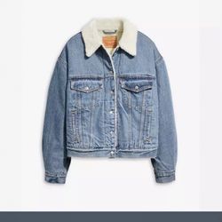 Brand New Women’s Levi’s Sherpa Jacket 