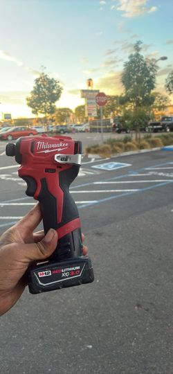 Milwaukee M12 brushless1/4 impact driver