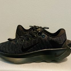 Men’s Nike Motiva  Size 10