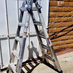 LIKE NEW 21' LADDER 🪜 
Like new Condition.
 TOOL, HERRAMIENTA 