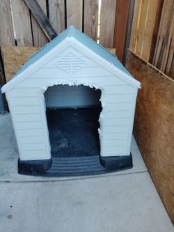 Medium size dog house