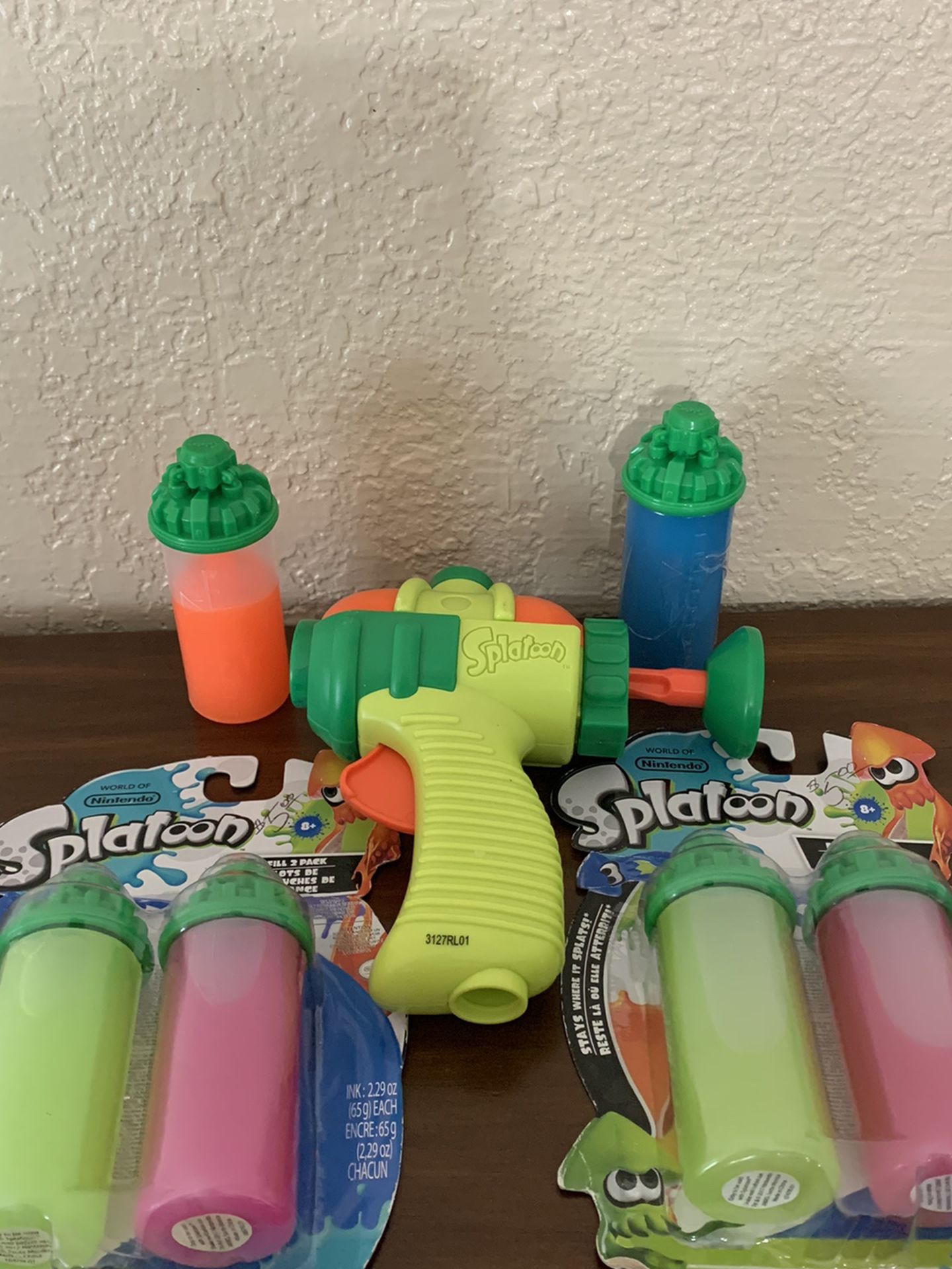 Splatoon gun & 2 sealed packs of splatter
