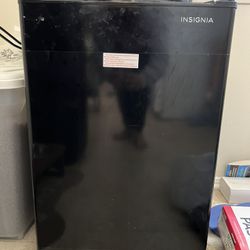 Insignia mini Fridge
