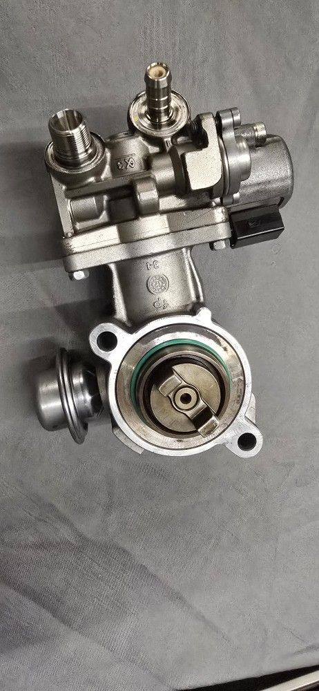 High Pressure Fuel Pump For Mercedes-Benz C(contact info removed)-2015 1.8L