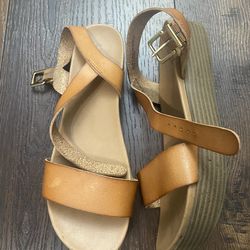 Women’s brown sandlas size 8 By express