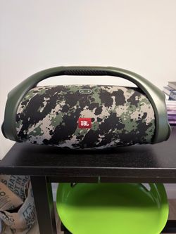 JBL Boombox 2 lightly used