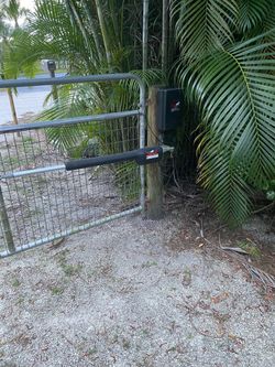 Electric gate stops halfway or won’t close? Same-day help for motor
