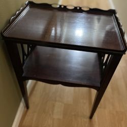 Mahogany Regency-Style Tiered End Table with Pierced Wood Trim 12”x19”x 25”H