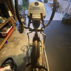 Spirit XE700 Elliptical