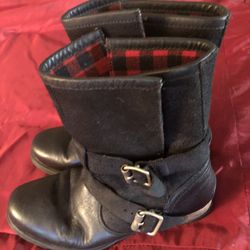 Corel Black boots with flannel inside