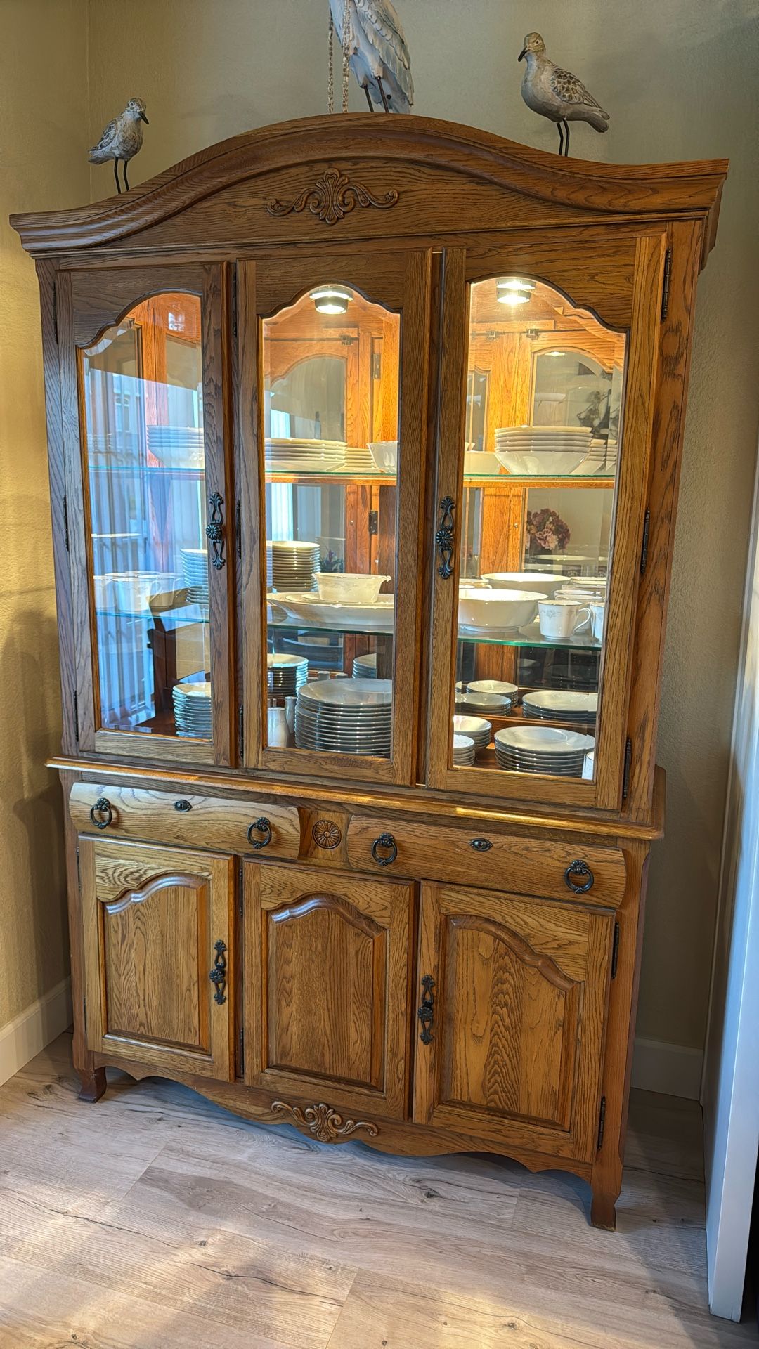 China Cabinet/Hutch