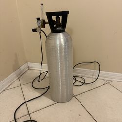 CO2 Tank With Regulator 