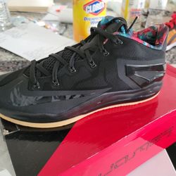 Lebron XI Low Black Gum Sz11