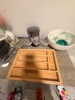 Utensils container