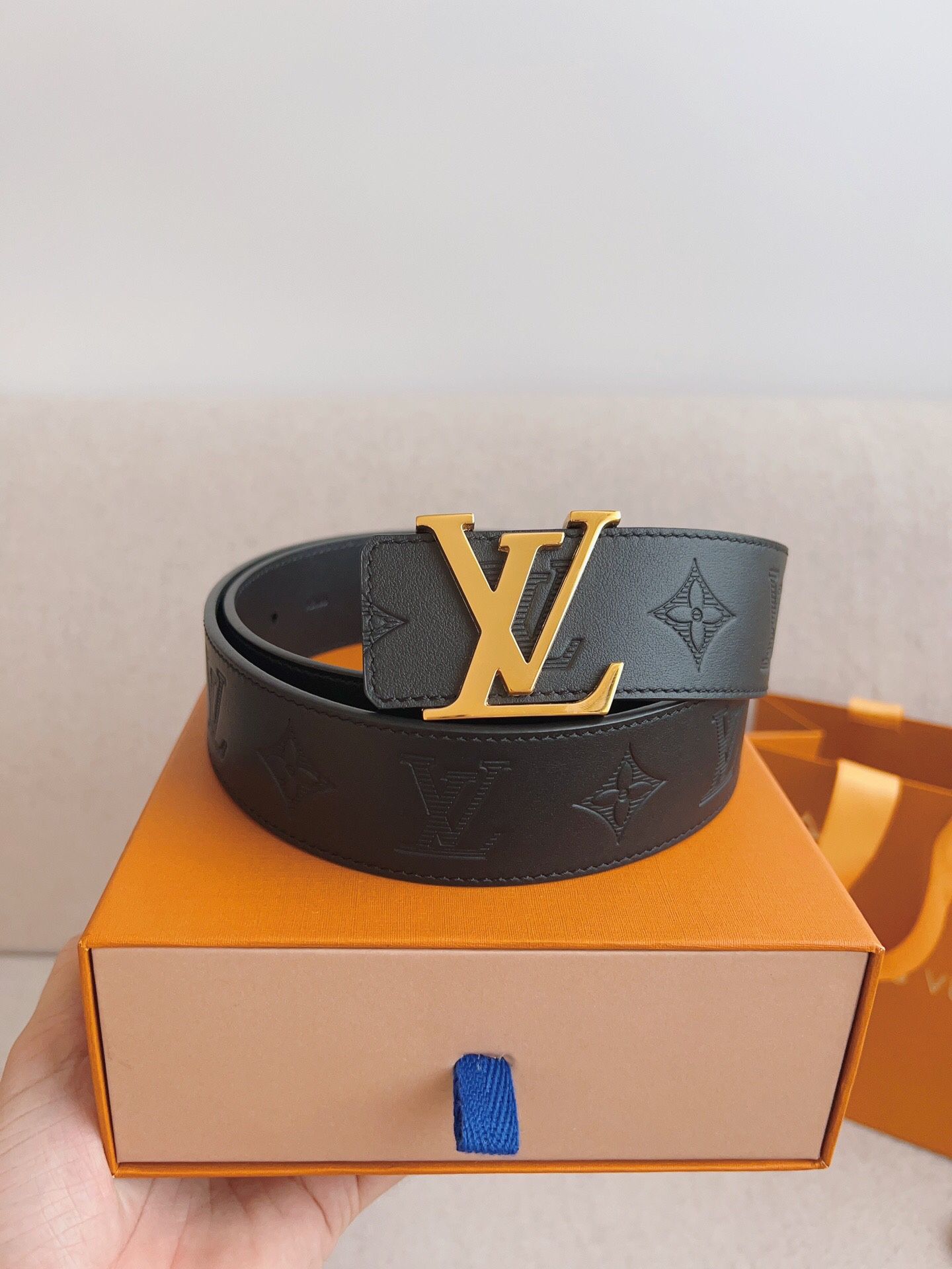 Louis Vuitton men's and women's same belt