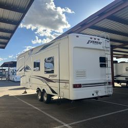 35ft Keystone Quality Built 5th Wheel - $9,500 OBO (Glendale)