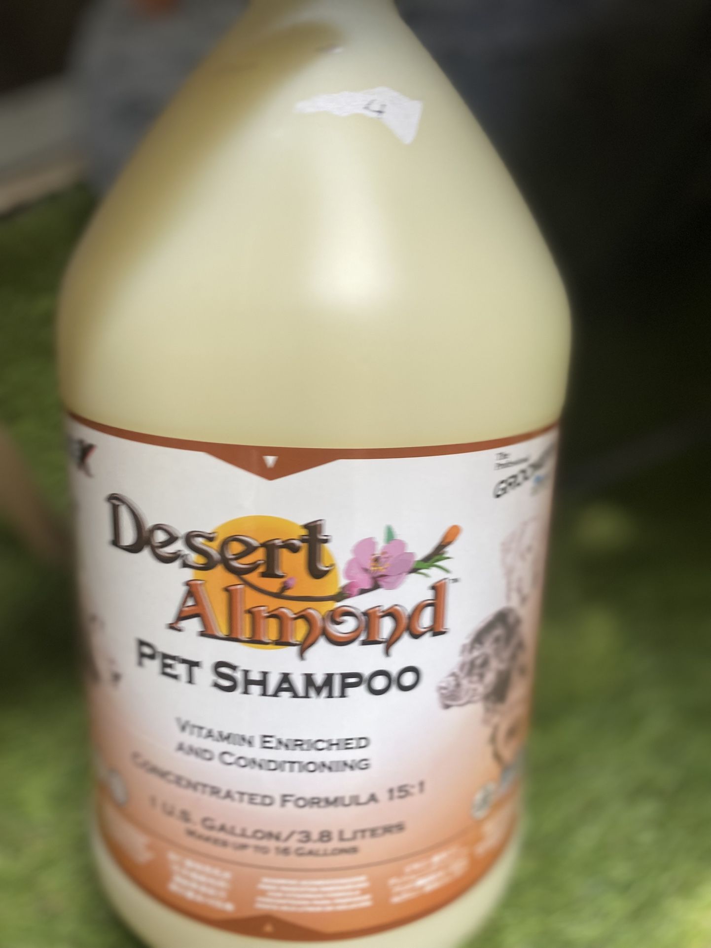 Dog Shampoo With Condioneer- One Gallon Bottle