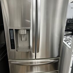 Stainless Steel Refrigerator LG 36”69” 4 Door Like Brand New And 3 Months Warranty 