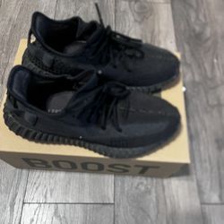 yeezy 350 v2 onyx size 9
