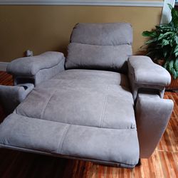 Recliner Sofa In Great Condition $250